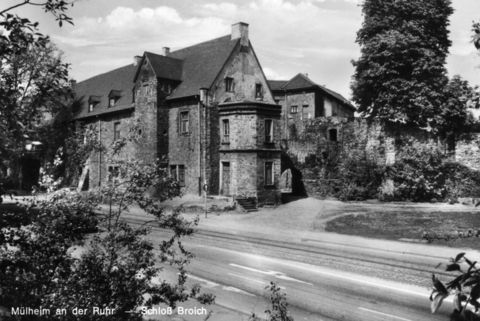 Historische Postkarte vom Giebel von Schloß Broich